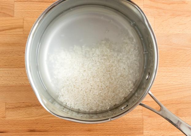 Recette de l'eau de riz bouillie pour les cheveux