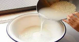 Recette de l'eau de riz bouillie pour les cheveux