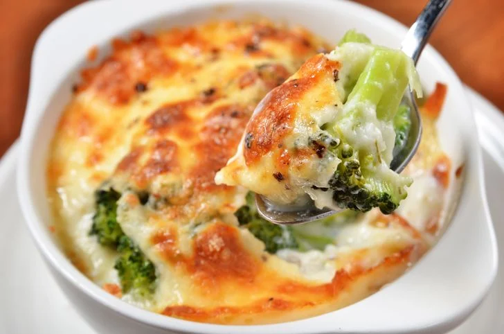 Casserole avec brocoli et fromage