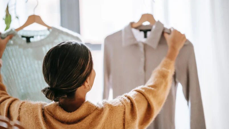 Les styles de vêtements et les accessoires qu'il vaut mieux oublier au-delà de 40 ans