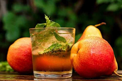 Boisson à la poire et à la sauge