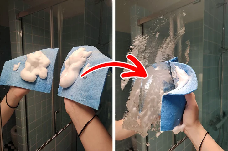 Frottez de la crème à raser sur un miroir