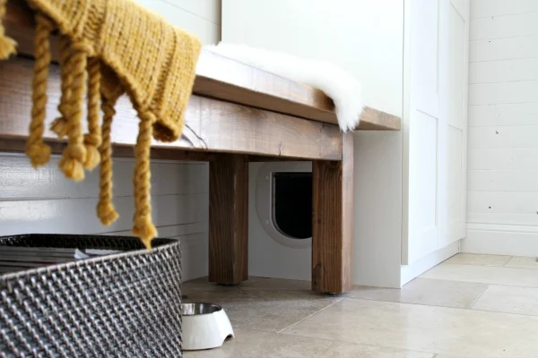 Installez une porte pour chat dans une armoire