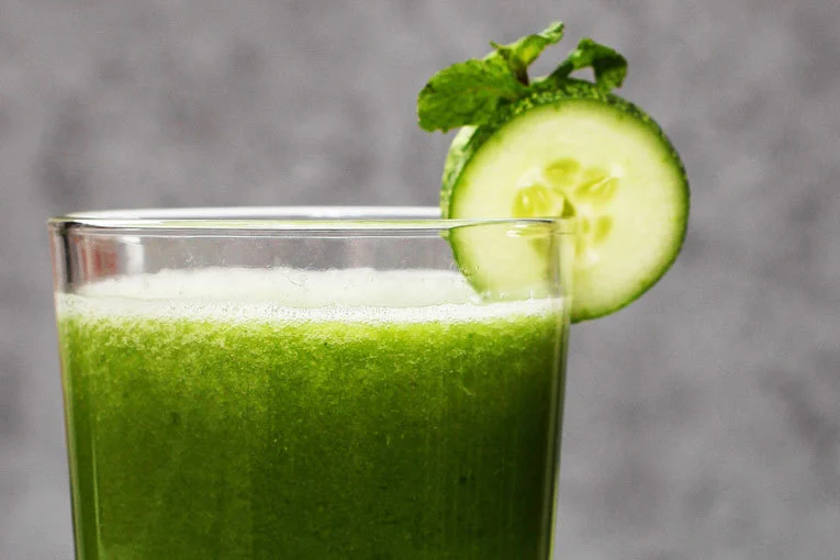 Jus de concombre et d'épinards    