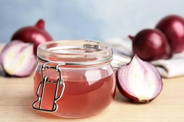 Les avantages du jus d'oignon pour les cheveux