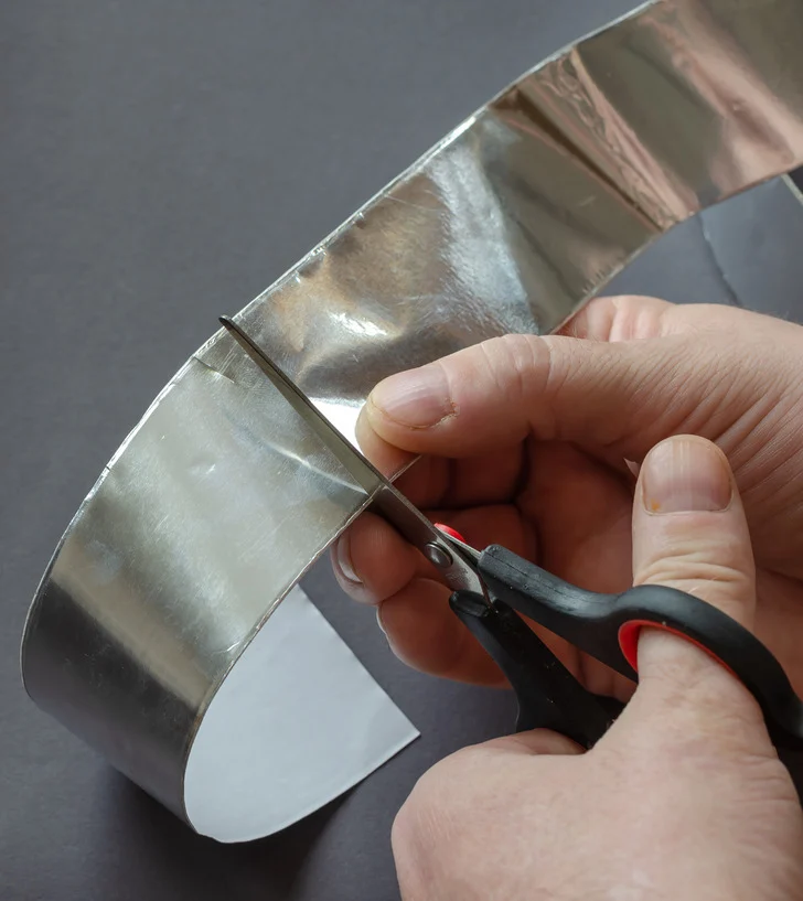 papier d'aluminium pour aiguiser les ciseaux émoussés