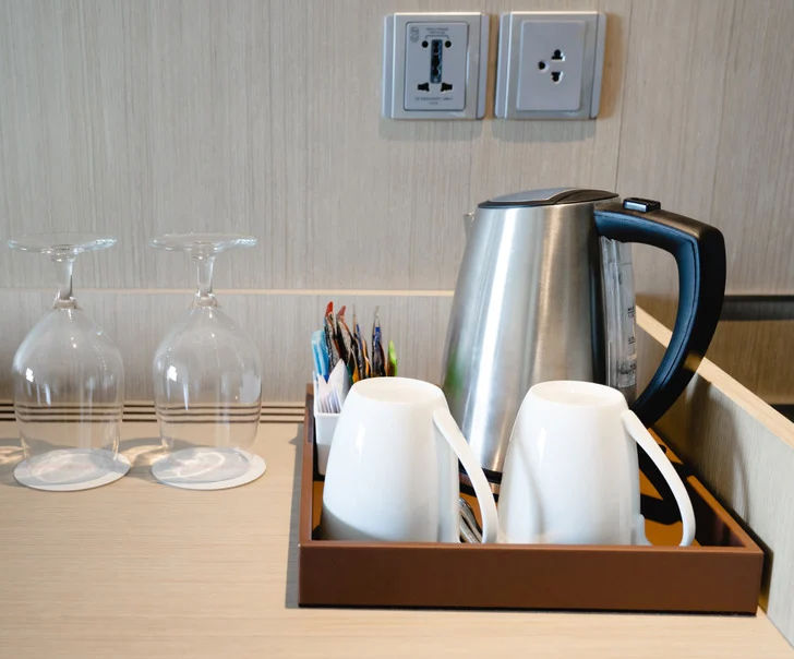 Nettoyer les objets avant de les utiliser avec l'eau chaude d'une bouilloire.
