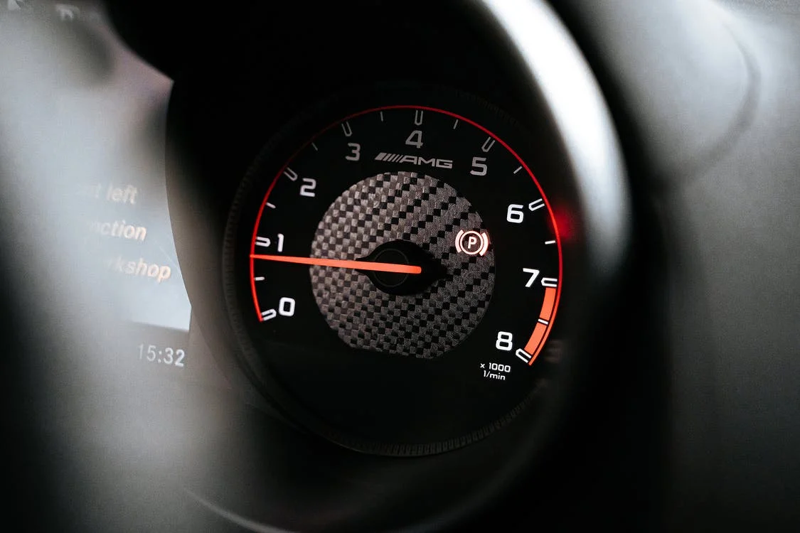 Servez-vous du régulateur de vitesse sur l'autoroute