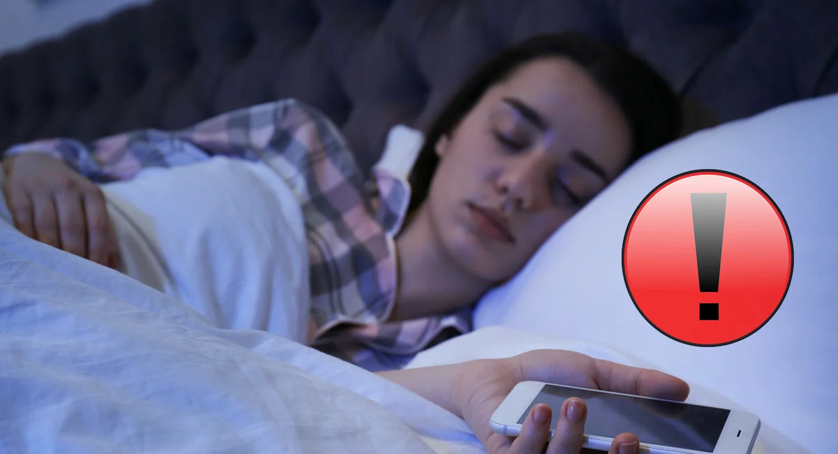 5 raisons pour lesquelles dormir avec son téléphone au lit peut affecter votre santé dormir avec son téléphone au lit