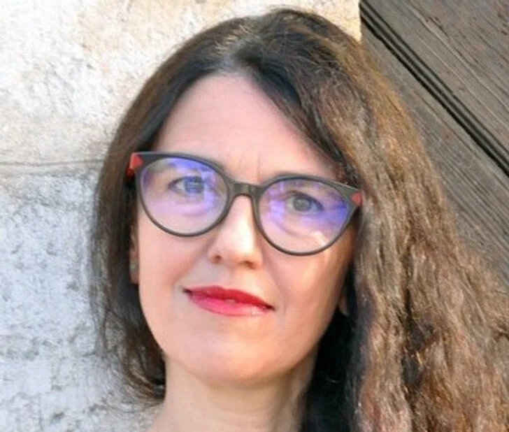 Des lunettes à monture noire