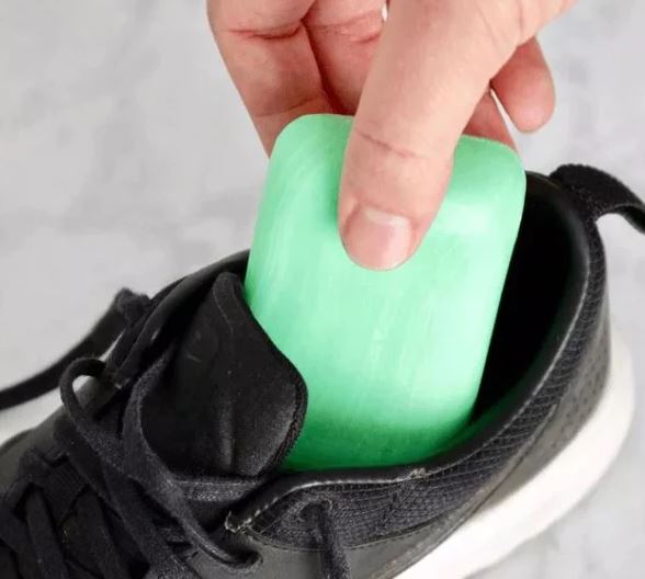 désodoriser vos chaussures avec un simple savon