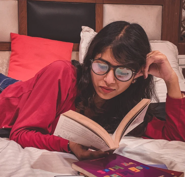Lire en étant allongé dans son lit