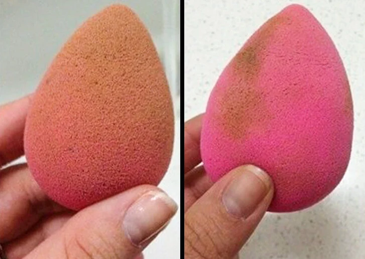 Utiliser des éponges sèches pour appliquer le fond de teint