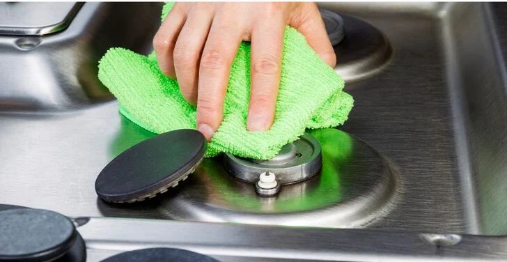 Petites taches sur la cuisinière