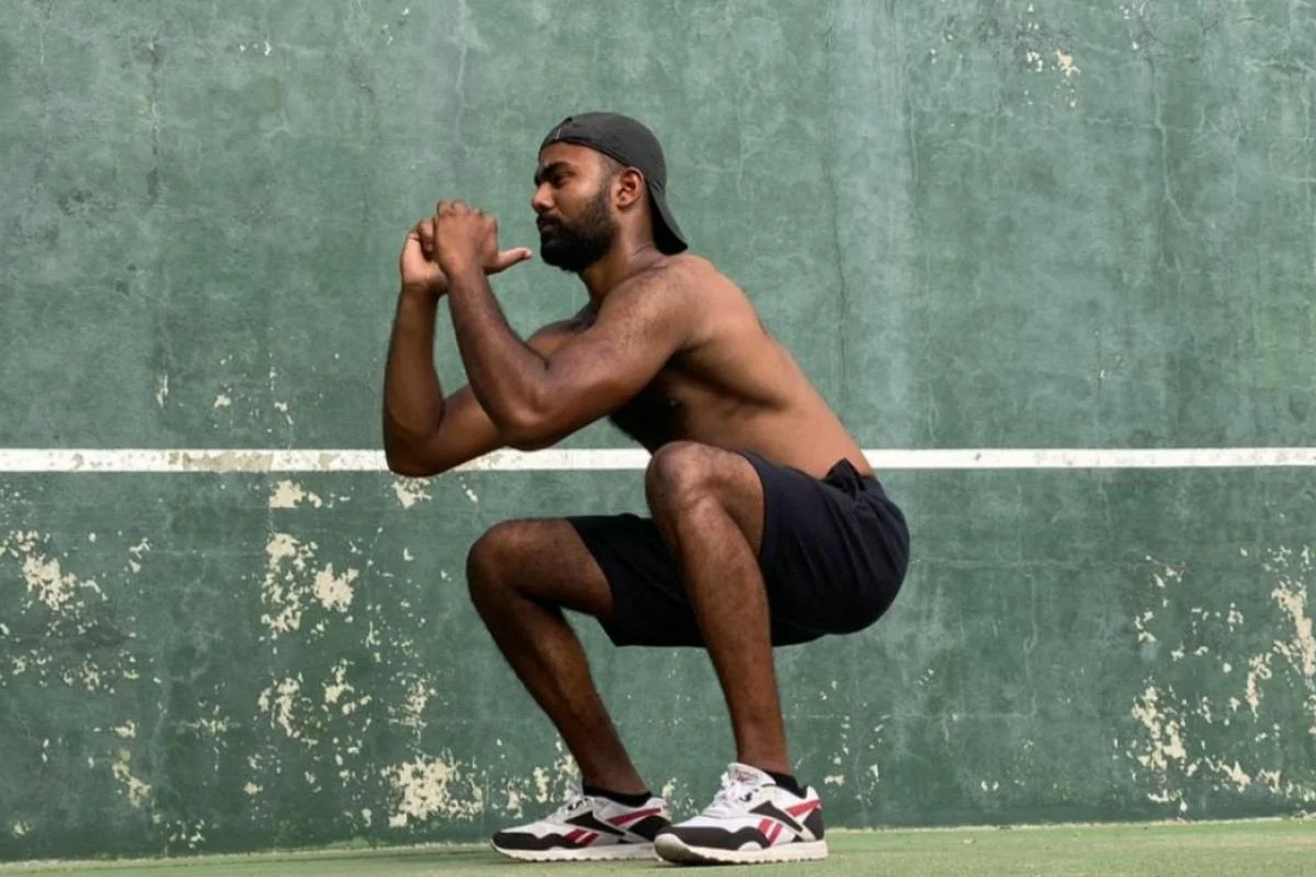 Faites des squats avec le poids du corps