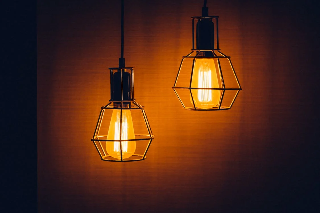 Garder les lumières allumées gaspille également de l'énergie