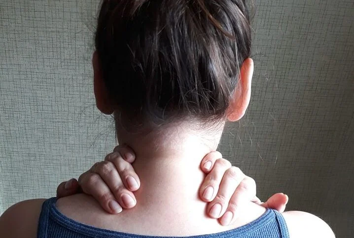 Contraction des muscles scalènes