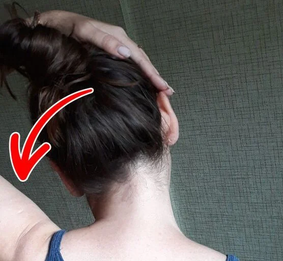 Massage des muscles sous-occipitaux