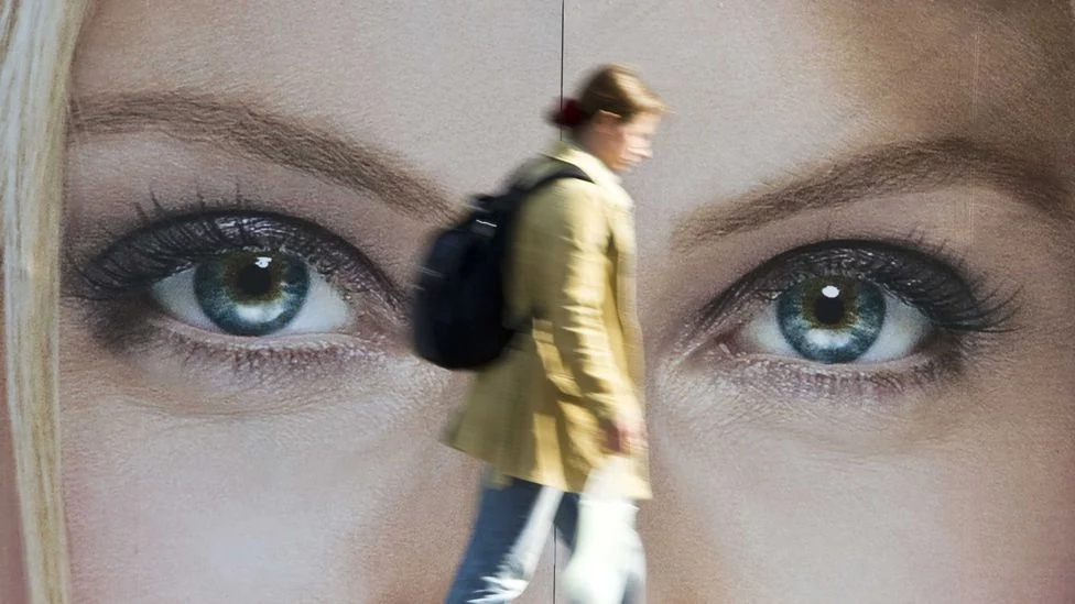Le sentiment que quelqu’un surveille vos moindres faits et gestes
