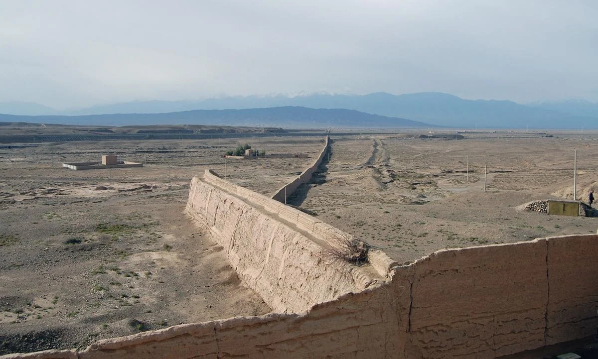 Vous êtes dans le désert, et il y a un mur devant vous