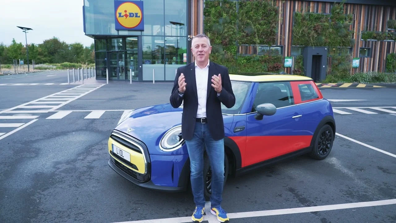 Une Mini Cooper aux couleurs Lidl, c’est une première