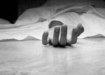 « Il ne faut pas faire de bruit, maman dort » : ces pauvres fillettes ont vécu des jours aux côtés du cadavre de leur maman