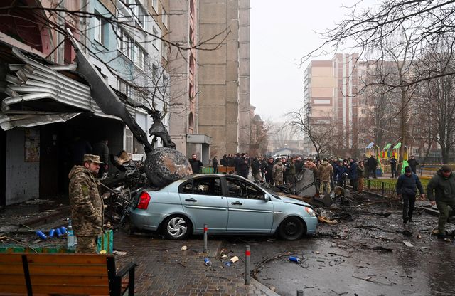 Crash d un helicoptere pres de Kiev 16 morts dont le ministre de l Interieur ukrainien Kiev