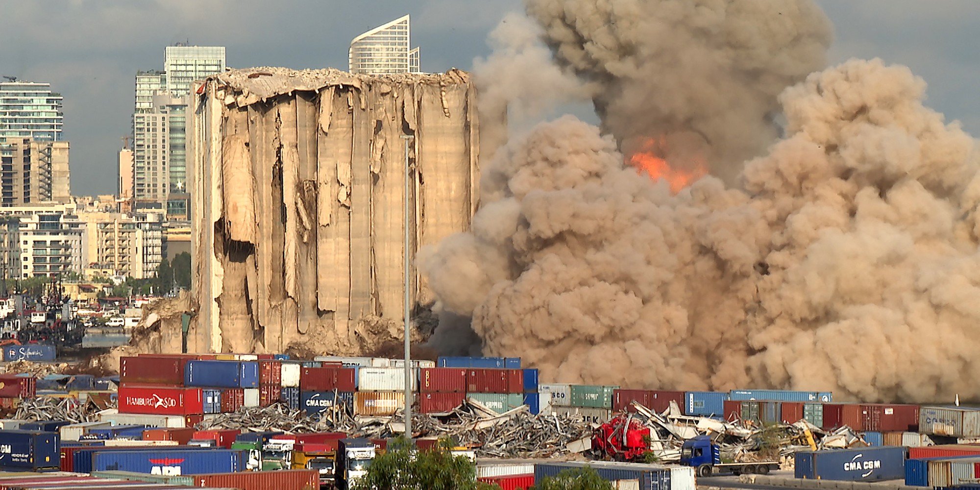 Explosions au port de Beyrouth une nouvelle partie des silos s effondre Explosion