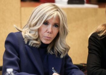 Une première dame trop politique? La « posture d’équilibriste » de brigitte macron