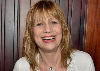 « Une horreur totale » : pourquoi la chanteuse Stone ne veut pas mourir en France