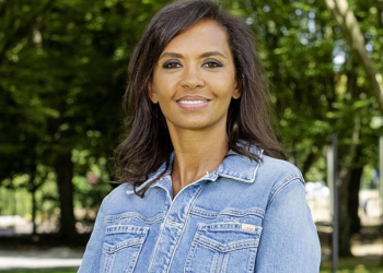 Karine Le Marchand : ce qu’elle pense réellement de Faustine Bollaert et Alessandra Sublet 6 Karine Le Marchand : ce qu’elle pense réellement de Faustine Bollaert et Alessandra Sublet « C’est une hécatombe ! » : Karine Le Marchand réagit aux nombreuses séparations de la saison 18 de L’amour est dans le pré