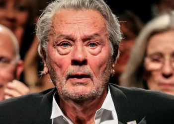 Alain Delon, sa résidence de Douchy en ruines ? “Tout est cassé, l’électricité ne marche pas” 13 Alain Delon, sa résidence de Douchy en ruines ? “Tout est cassé, l’électricité ne marche pas” Alain Delon, sa résidence de Douchy en ruines ? “Tout est cassé, l’électricité ne marche pas”