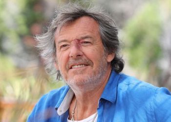 « Je ne l&rsquo;avais jamais fait » : Jean-Luc Reichmann donne une réponse par erreur à Émilien, gros « bug » dans les 12 coups de midi !