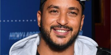 PHOTO – Slimane détendu à la plage mais… les internautes choqués par ce détail