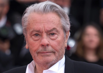 « À mon cher public » : le tendre message d’Alain Delon adressé à ses fans