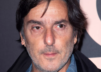 « Je vais le dire… » : Yvan Attal fait une énorme révélation sur son couple avec Charlotte Gainsbourg (ZAPTV)