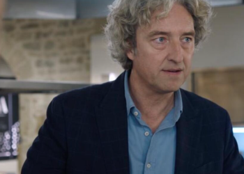 “Si elle arrive, c’est terminé” : Benjamin Baroche pose avec Mimie Mathy, les fans d’Ici tout commence paniquent 14 “Si elle arrive, c’est terminé” : Benjamin Baroche pose avec Mimie Mathy, les fans d’Ici tout commence paniquent “Si elle arrive, c’est terminé” : Benjamin Baroche pose avec Mimie Mathy, les fans d’Ici tout commence paniquent