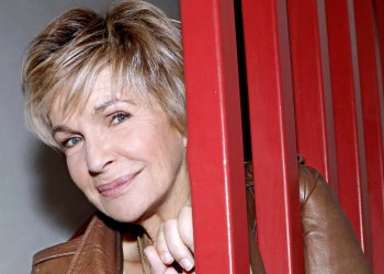 Véronique Jannot en forme à 66 ans : cardio, abdos, étirements… Sa routine pour être bien dans son corps