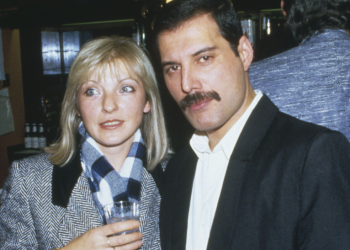 Freddie Mercury : son héritière Mary Austin vend sa maison historique, découvrez son prix colossal 4 Freddie Mercury : son héritière Mary Austin vend sa maison historique, découvrez son prix colossal Freddie Mercury : son héritière Mary Austin vend sa maison historique, découvrez son prix colossal