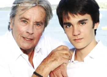 "Watching dad with dad" : Alain-Fabien Delon partage une rare vidéo de son père Alain Delon 9 "Watching dad with dad" : Alain-Fabien Delon partage une rare vidéo de son père Alain Delon « Watching dad with dad » : Alain-Fabien Delon partage une rare vidéo de son père Alain Delon