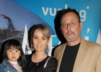 Jean Reno est-il proche de Jade Hallyday dont il est le parrain ? "Elle habite loin" reconnaît l’acteur 8 Jean Reno est-il proche de Jade Hallyday dont il est le parrain ? "Elle habite loin" reconnaît l’acteur Jean Reno est-il proche de Jade Hallyday dont il est le parrain ? « Elle habite loin » reconnaît l’acteur