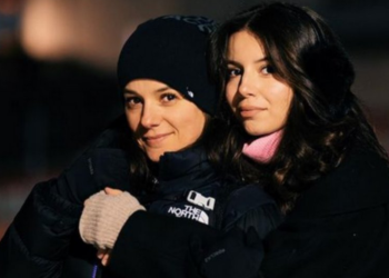 "Limite, elle s'empêchait de respirer" : les confidences d'Alizée sur l'enfance de sa fille Annily 7 "Limite, elle s'empêchait de respirer" : les confidences d'Alizée sur l'enfance de sa fille Annily « Limite, elle s’empêchait de respirer » : les confidences d’Alizée sur l’enfance de sa fille Annily