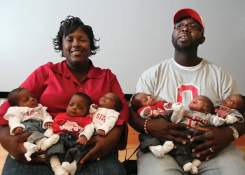 Six ans après, ces parents font la même photo avec leurs 6 bébés... Le résultat est époustouflant ! 17 Six ans après, ces parents font la même photo avec leurs 6 bébés... Le résultat est époustouflant ! Six ans après, ces parents font la même photo avec leurs 6 bébés… Le résultat est époustouflant !
