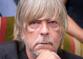 Renaud fou amoureux à 71 ans : qui est sa compagne, Cerise de 29 ans sa cadette ? 9 Renaud fou amoureux à 71 ans : qui est sa compagne, Cerise de 29 ans sa cadette ? Renaud fou amoureux à 71 ans : qui est sa compagne, Cerise de 29 ans sa cadette ?