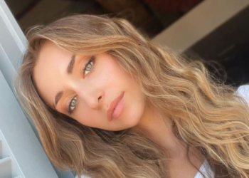 Kylian Mbappé : qui est Emma Smet, l'ex-petite amie du footballeur ? 7 Kylian Mbappé : qui est Emma Smet, l'ex-petite amie du footballeur ? Kylian Mbappé : qui est Emma Smet, l’ex-petite amie du footballeur ?