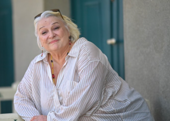 "Aucune raison d'en parler" : pourquoi Josiane Balasko évoque aussi peu son fils adoptif, Rudy ? (ZAPTV) 12 "Aucune raison d'en parler" : pourquoi Josiane Balasko évoque aussi peu son fils adoptif, Rudy ? (ZAPTV) « Aucune raison d’en parler » : pourquoi Josiane Balasko évoque aussi peu son fils adoptif, Rudy ? (ZAPTV)