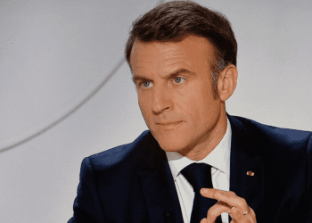 « J&rsquo;ai coupé après ça » : cette sortie lunaire d&rsquo;Emmanuel Macron face à Anne-Sophie Lapix qui a ulcéré les internautes (ZAPTV)