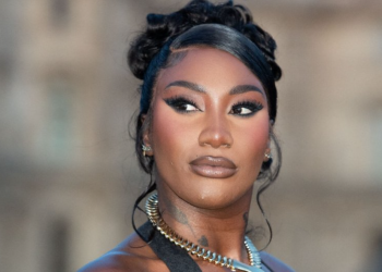 PHOTOS – Polémique sur Aya Nakamura aux JO : Carla Bruni, Patrick Bruel… Ces stars qui ont pris sa défense