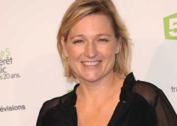 "Ils devaient te connaître non ?" : Anne-Elisabeth Lemoine choquée par le gros tacle de Patrick Cohen (ZAPTV) 17 "Ils devaient te connaître non ?" : Anne-Elisabeth Lemoine choquée par le gros tacle de Patrick Cohen (ZAPTV) « Ils devaient te connaître non ? » : Anne-Elisabeth Lemoine choquée par le gros tacle de Patrick Cohen (ZAPTV)