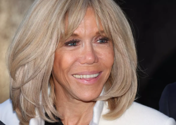 Brigitte Macron : la première dame s'incruste en pleine interview de sa fille Tiphaine Auzière ! 5 Brigitte Macron : la première dame s'incruste en pleine interview de sa fille Tiphaine Auzière ! Brigitte Macron : la première dame s’incruste en pleine interview de sa fille Tiphaine Auzière !